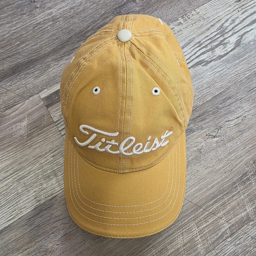 Titleist Golf Hat Mustard Yellow Adjustable Strapback‎ Dad Cap Embroidered Logo